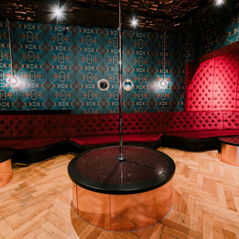 Club de striptease BonTon à Amsterdam visite guidée Club de striptease BonTon à Amsterdam visite guidée