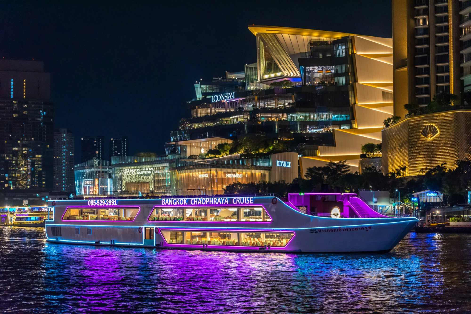Bangkok: The Newest Chao Phraya River 5-Star Dinner Cruise at Asiatique