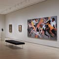 Una galeria amb pintures a l'interior del MoMA.