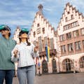 Επισκέπτες με κινητά γυαλιά VR στο Römer