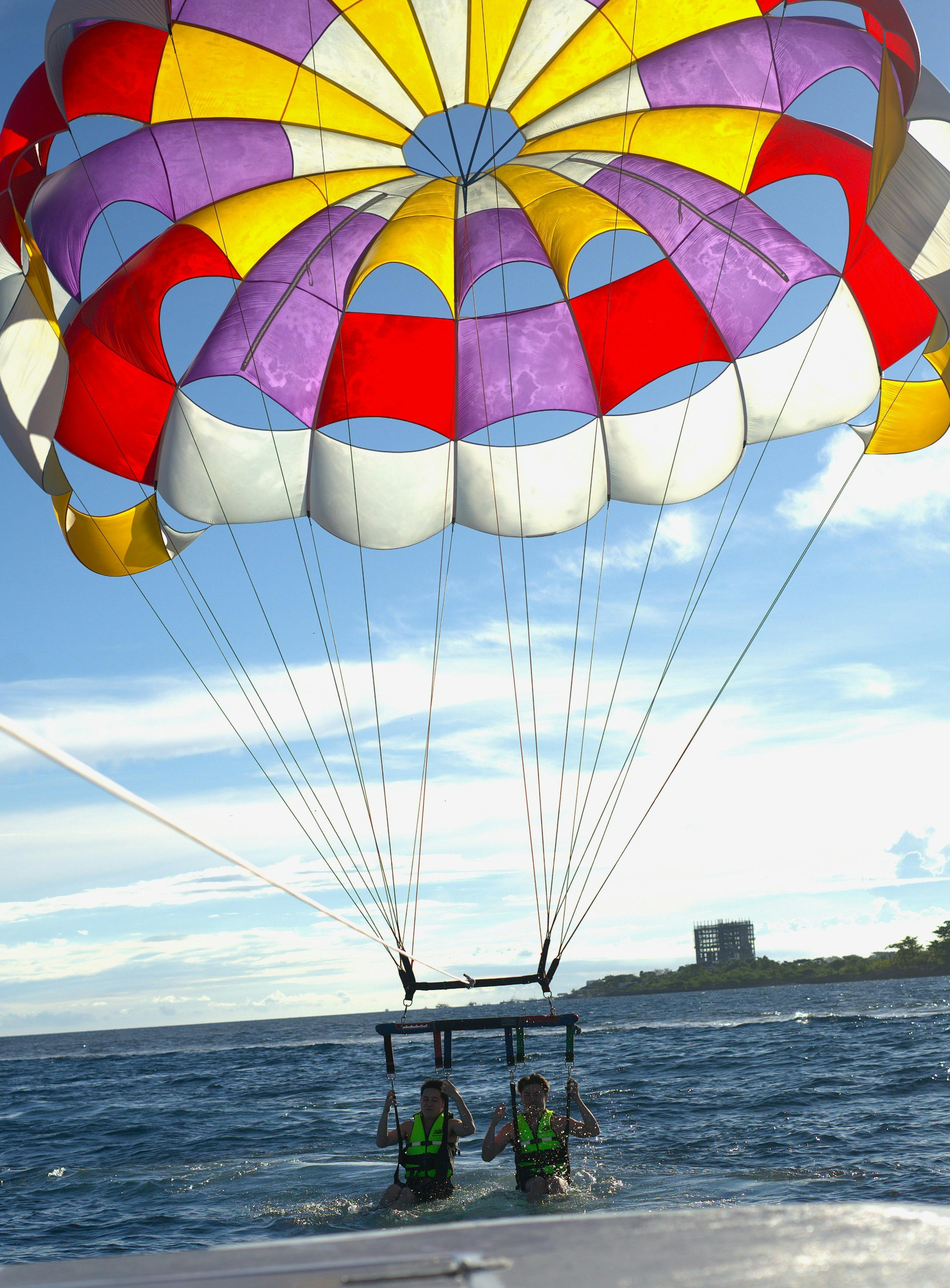 Mactan Island Cebu: 15-Min Parasailing Experience