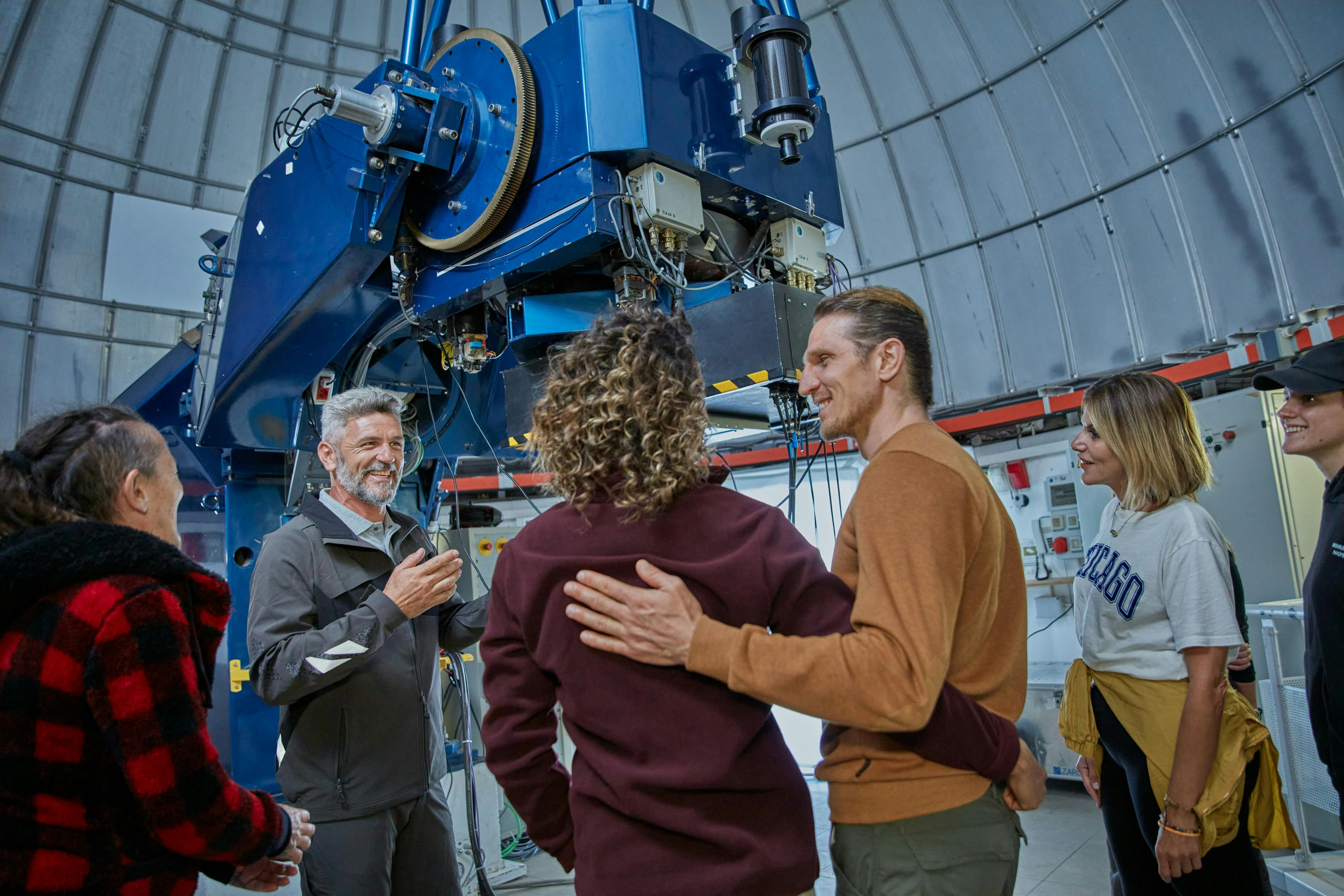 天文台导游带队参观