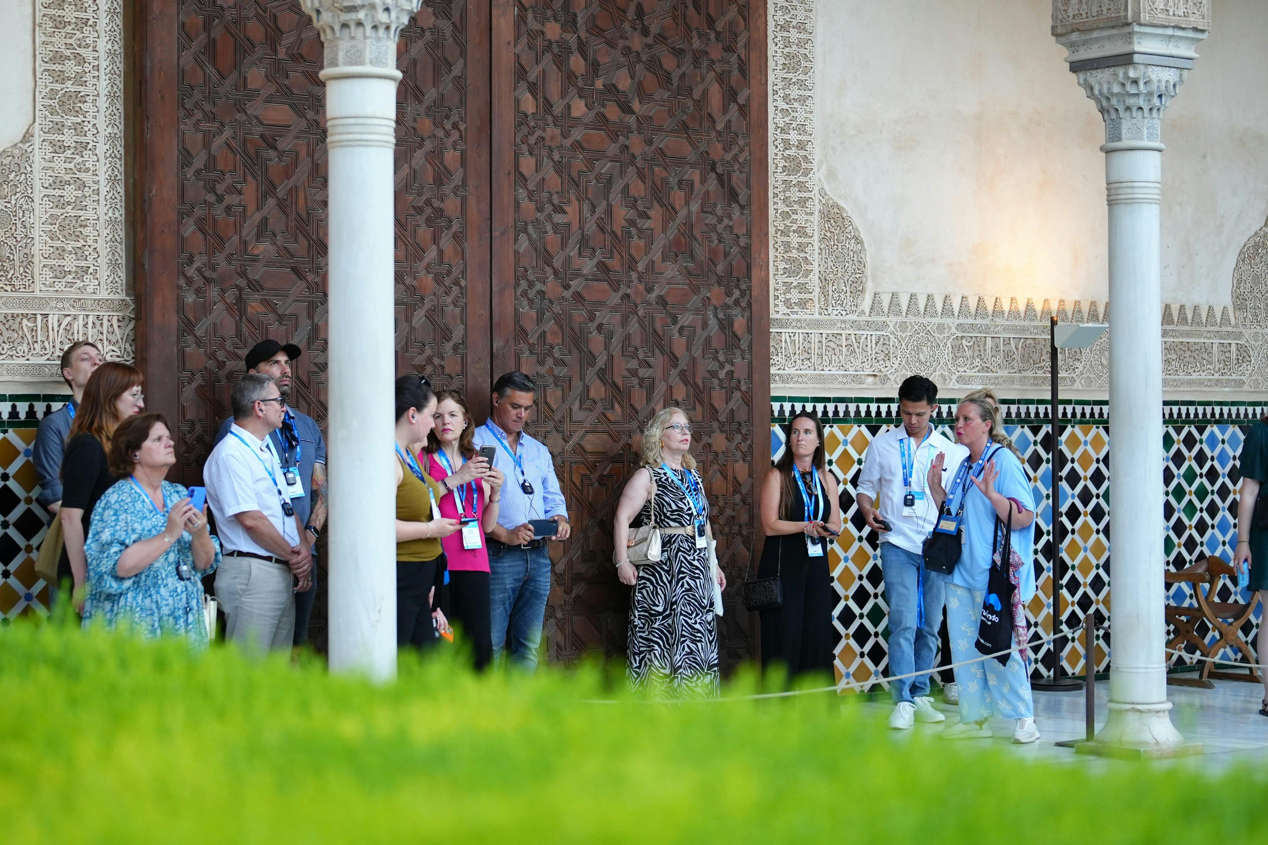 Alhambra & Nasrid Palaces: Guided Tour + Local Food Experience