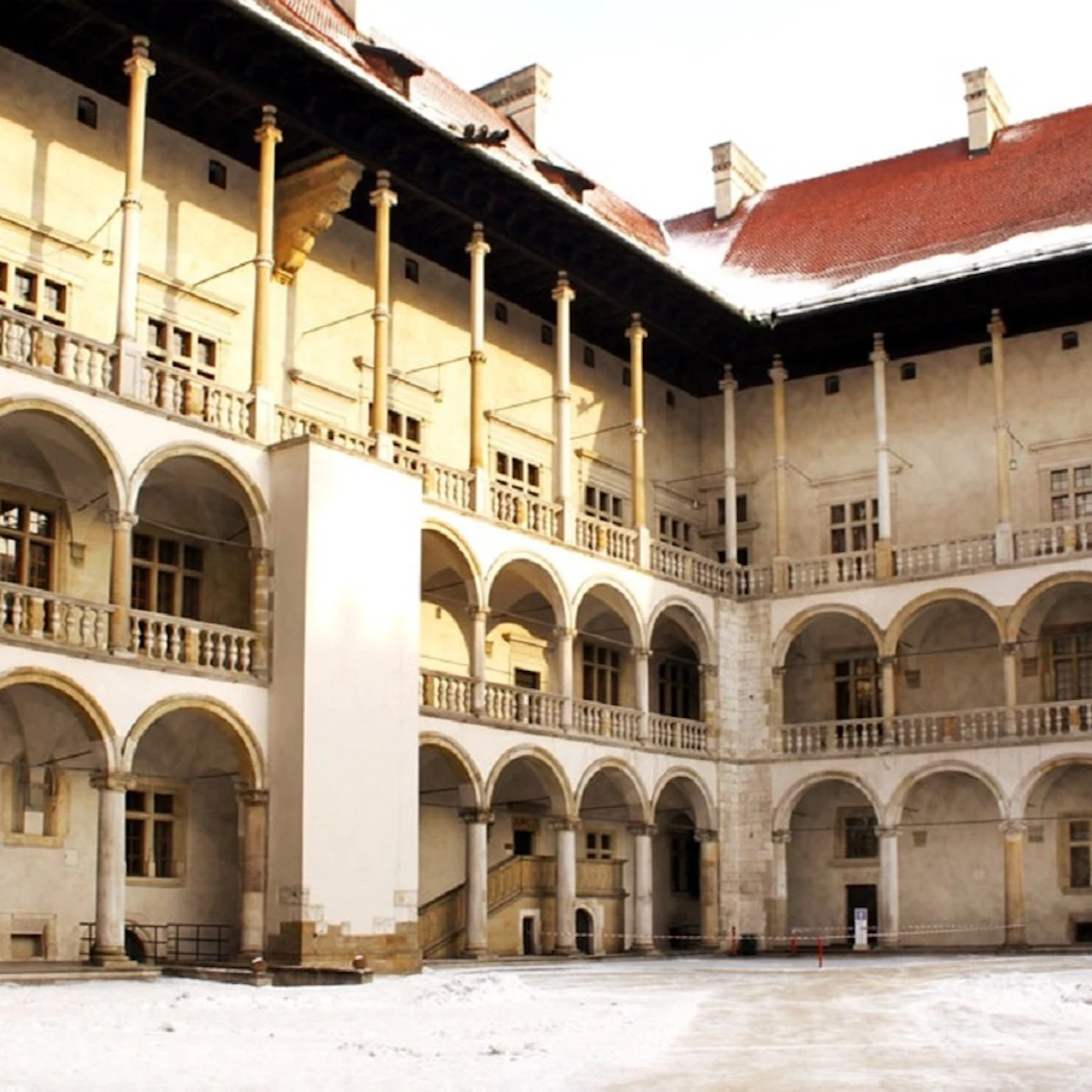 Wawel Royal Castle & Cathedral Interior: Guided Tour in Krakow β Tiqets