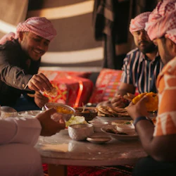 Evening Heritage Safari: Vintage G-Class Ride with Dinner at Al Marmoom Camp 2