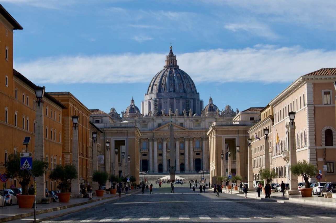 Basilica di San Pietro, Cupola e Grotte Papali: Tour guidato per piccoli gruppi - Alloggi in Roma