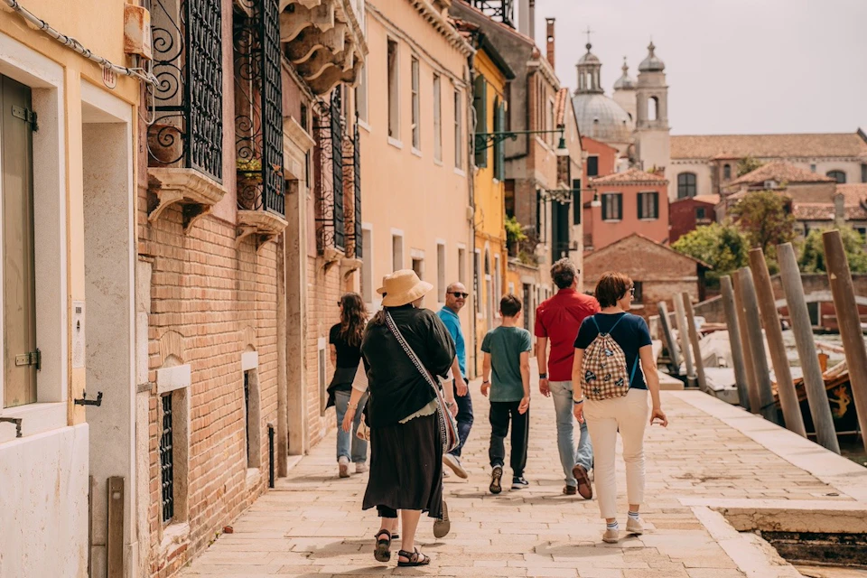 Walking in the hidden and authentic streets of Venice