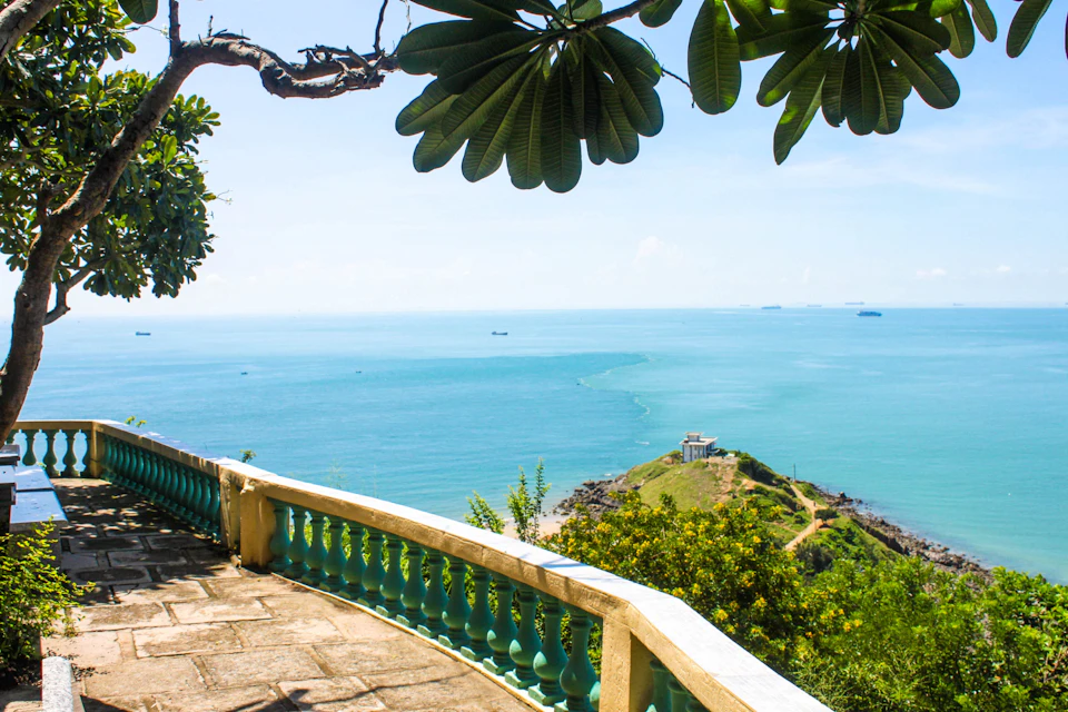 Nghinh Phong Cape – The best viewpoint in Vung Tau, where the sea breeze and waves create a perfect photo opportunity.