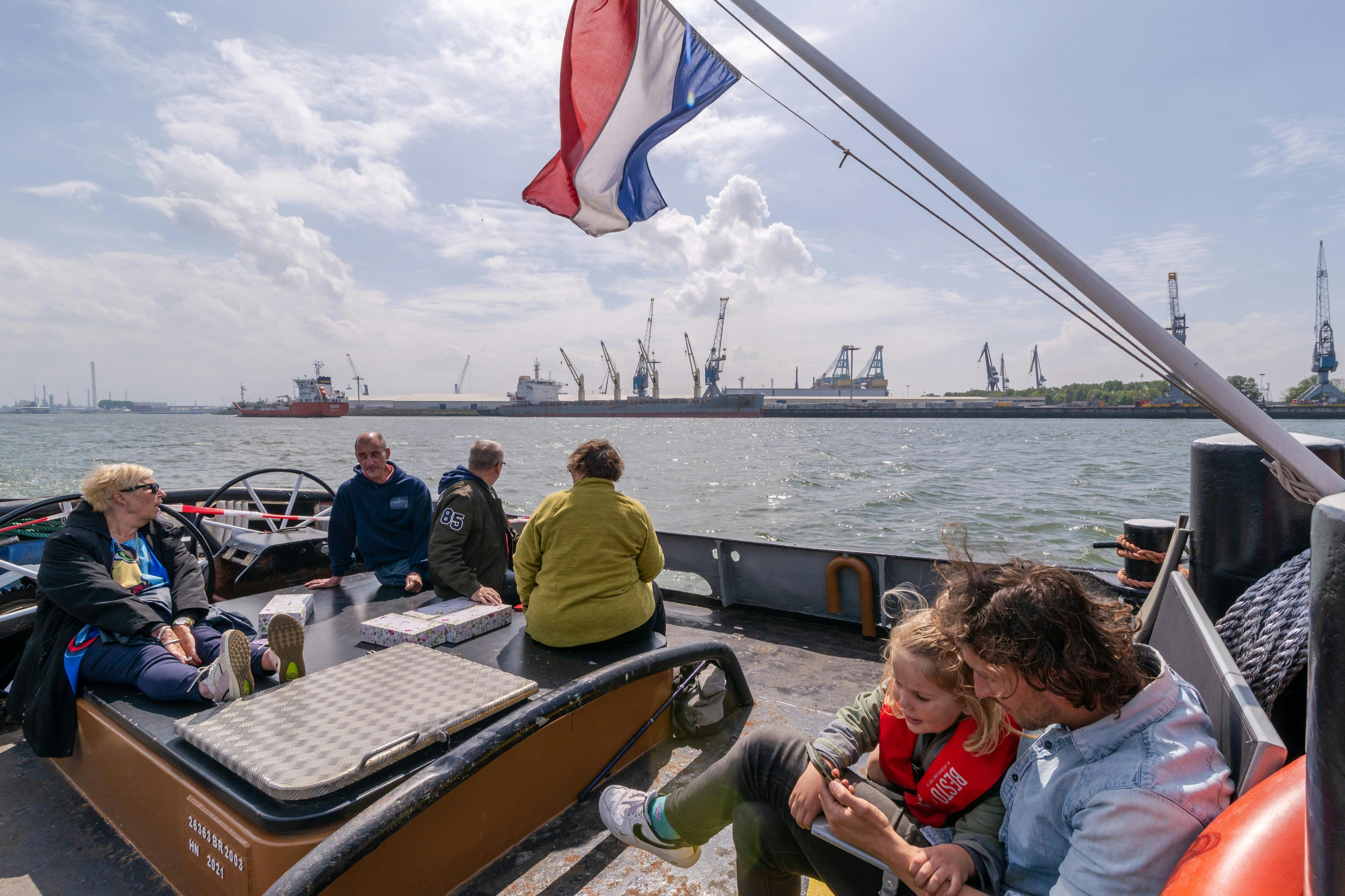 Zondag in Maassluis met historische schepen on tour