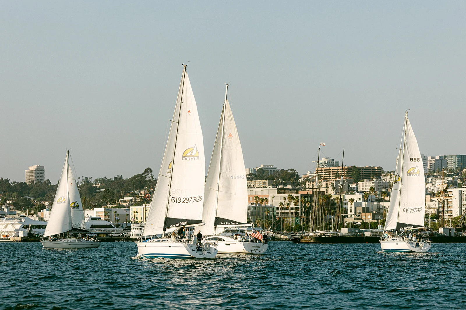 San Diego: Guided Yacht Cruise with Drinks and Snacks