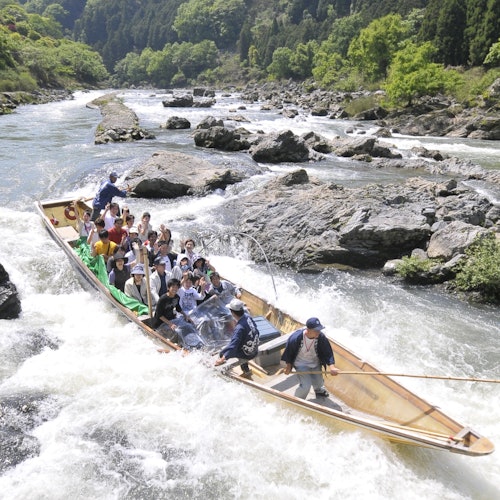 Paseo en barco privado por el río Hozugawa