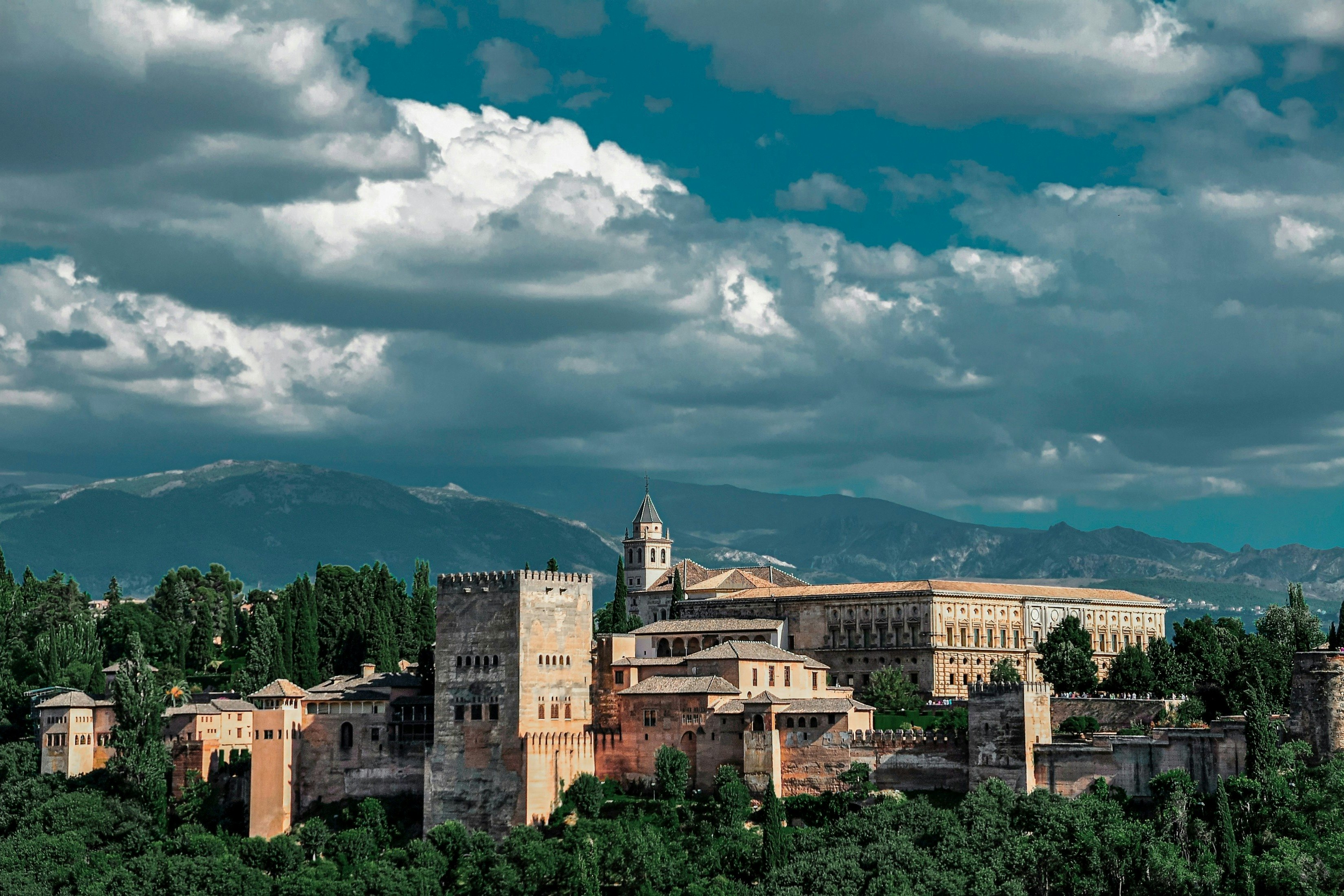 Alhambra: Guided Exterior Tour