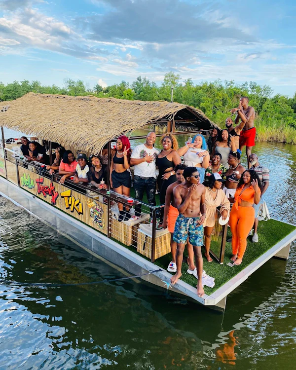 Freaky Tiki Boat & Swamp Experience | Rezervuj si vstupenky online