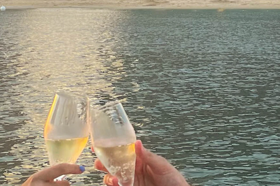 Have a drink in front of Atlantis and enjoy the beautiful Dubai sunset.