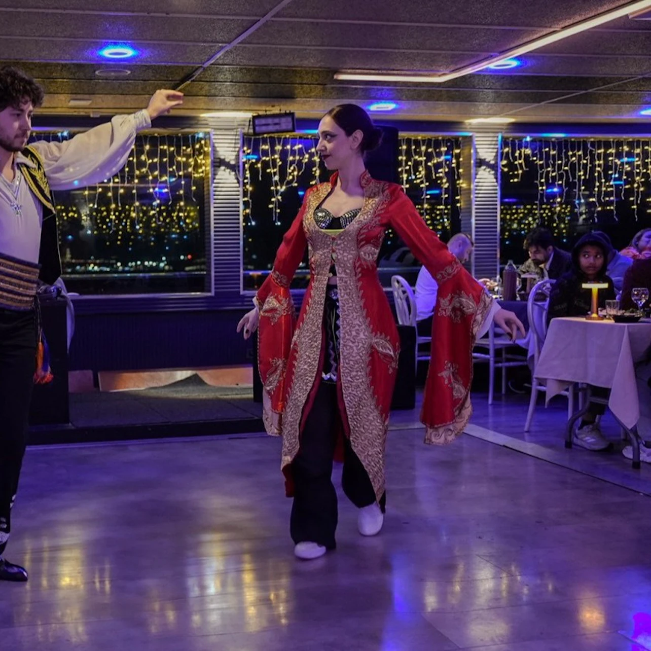 Istanbul: Bosphorus Dinner Cruise with Live Show in a Catamaran in Istanbul β Tiqets