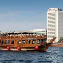 Dubai: Creek Sightseeing Cruise with Pizza