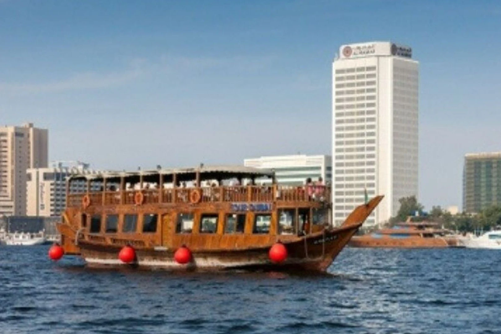 Dubai: Creek Sightseeing Cruise with Pizza