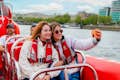 Schaffen Sie unvergessliche Erinnerungen mit Freunden und Familie auf einem Thames Rockets London Speedboat.