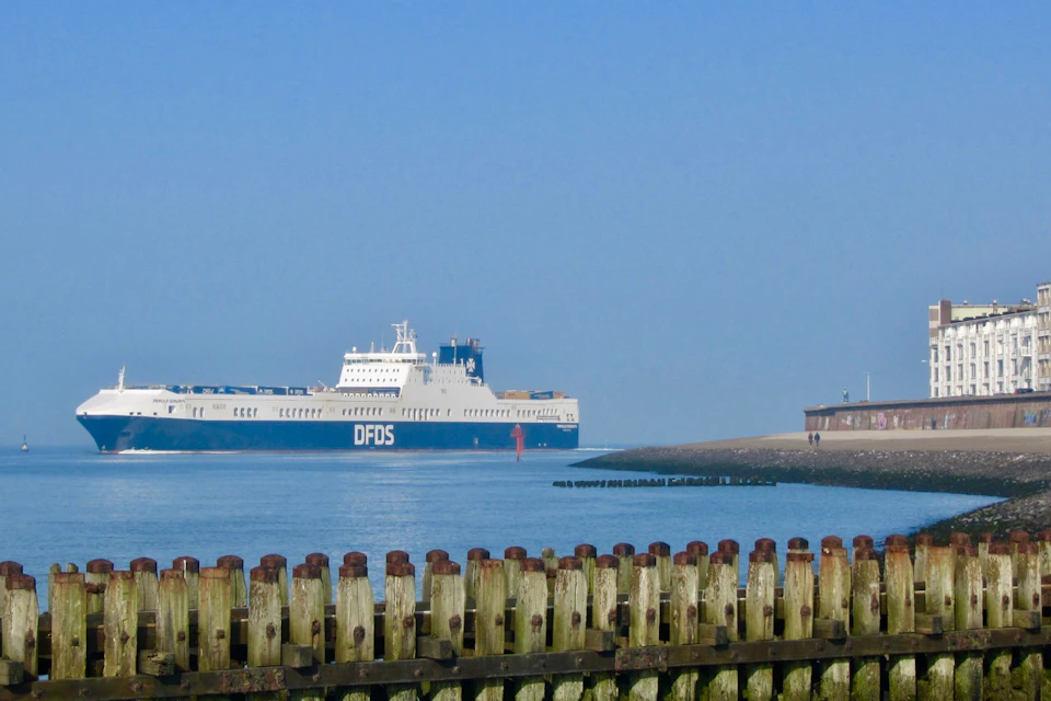 Shipping almost touching distance along the Boulevards.