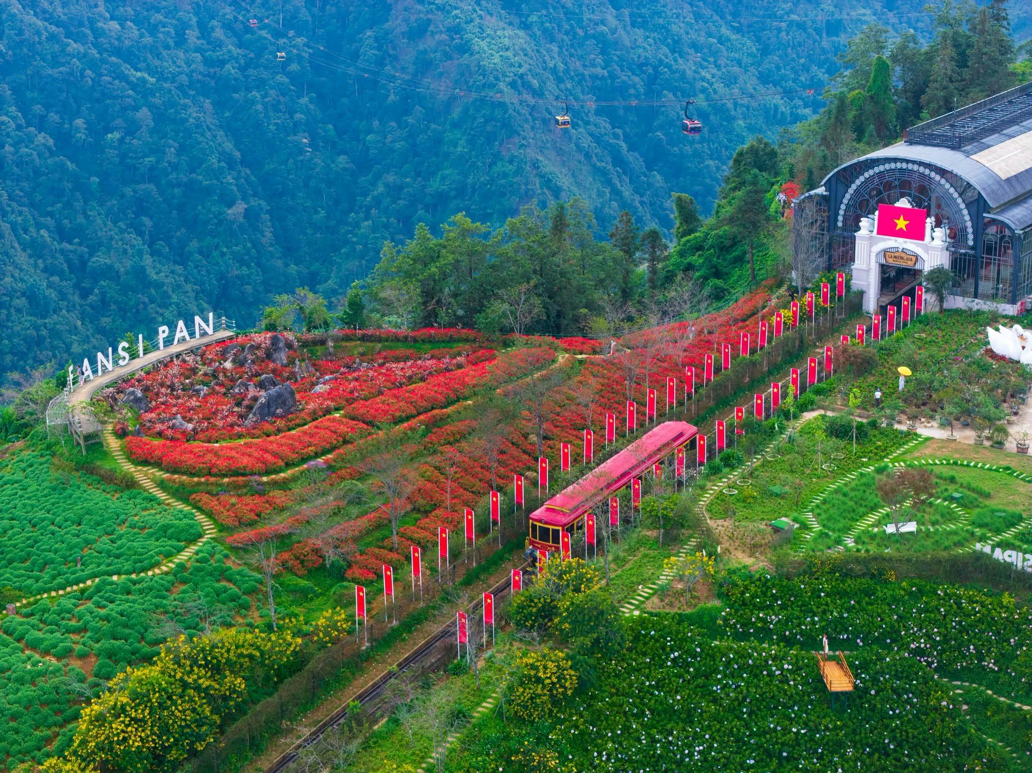 Sun World Fansipan Legend: Round-Trip Monorail, Cable Car & Peak Rail Ticket