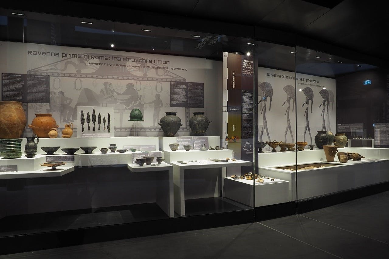 Setup of the Etruscan and Prehistoric Period Slide