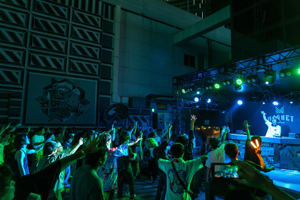 MAGNET by SHIBUYA109 - Crossing View & Rooftop Lounge MAG8: Admission Ticket + 1 Drink