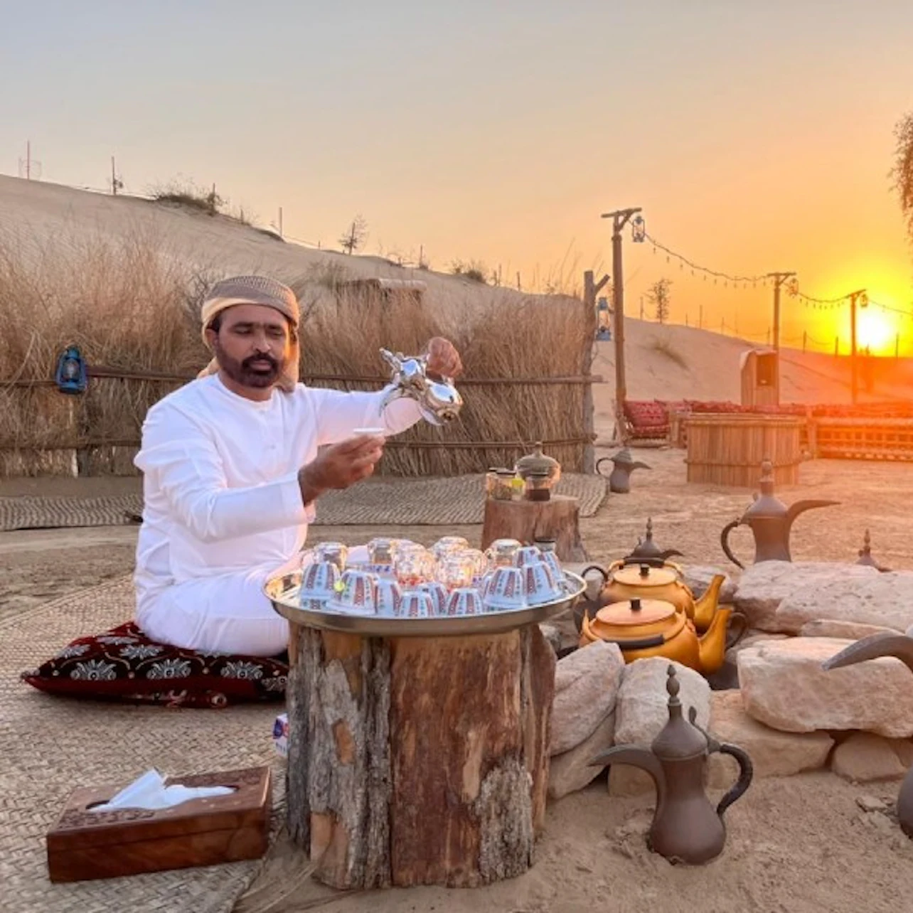 Evening Heritage Safari: Vintage G-Class Ride with Dinner at Al Marmoom Camp 4