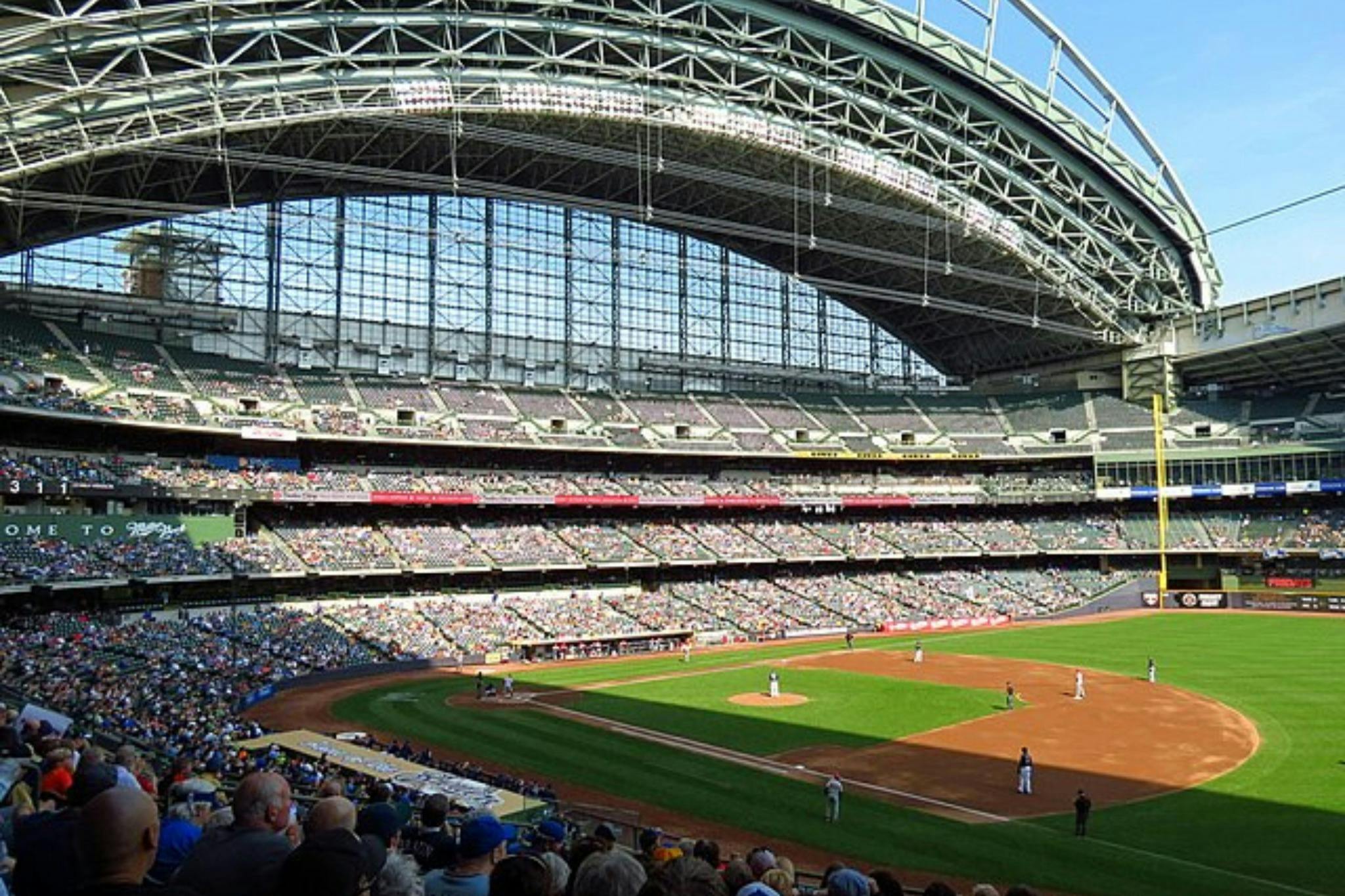 American Family Field: Jogo de beisebol do Milwaukee Brewers - Photo 4
