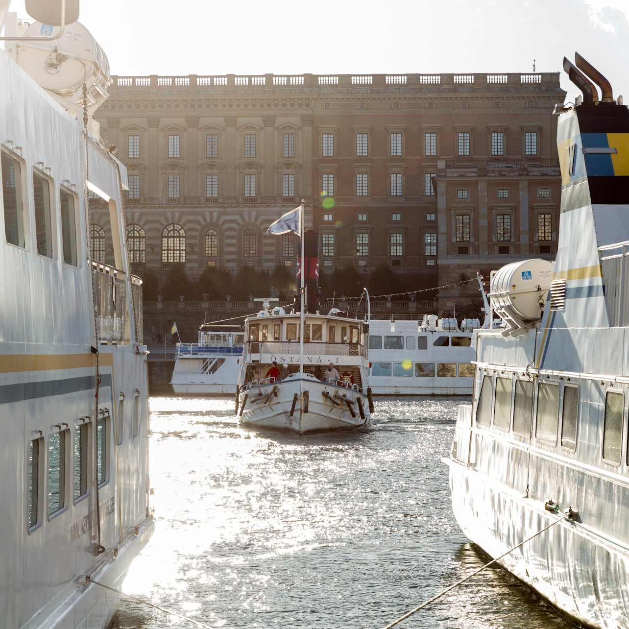 Hop-on Hop-off Boat Stockholm - Accommodations in Stockholm