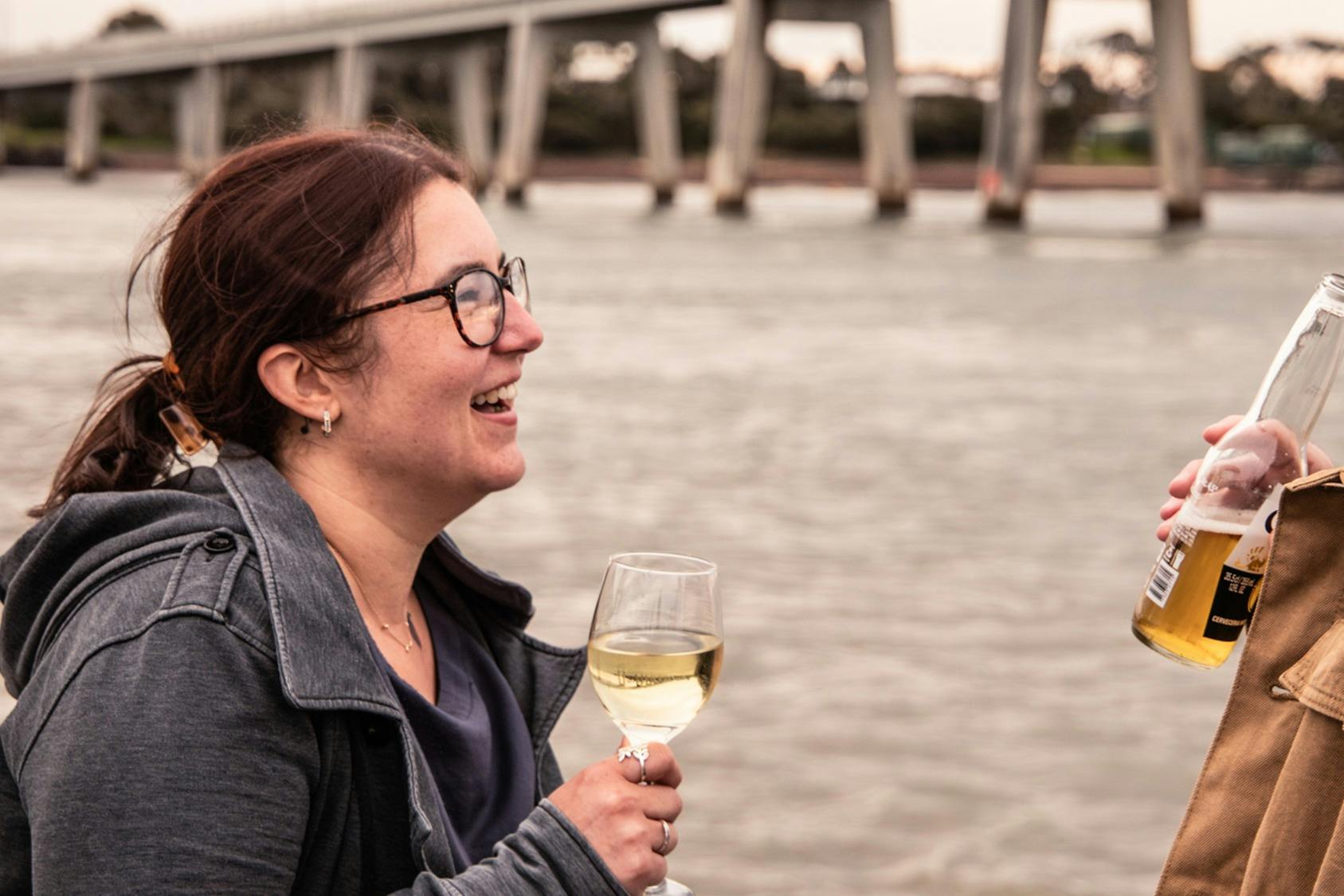 サンセットクルーズでドリンク