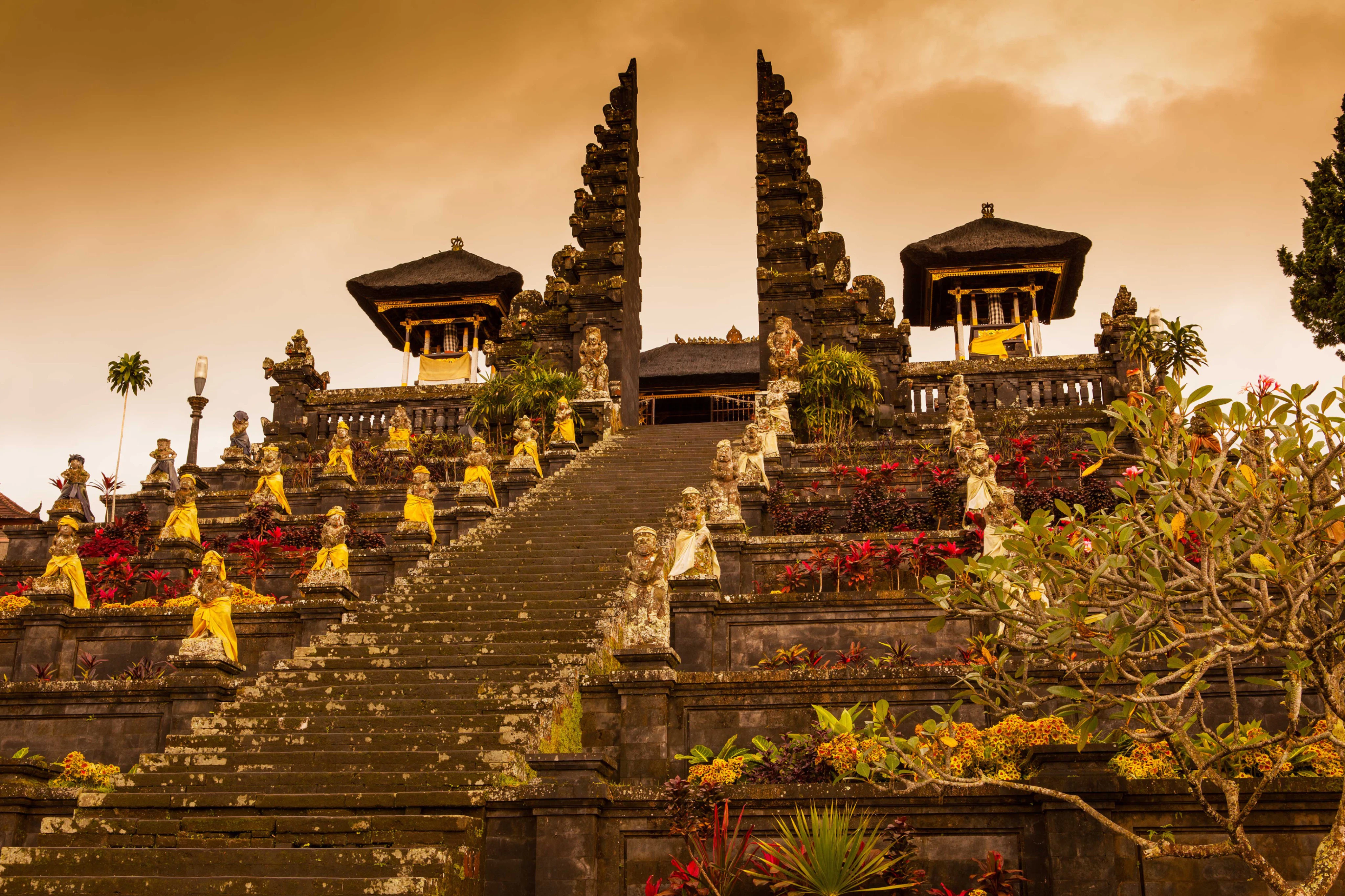 Bali: Besakih Temple & Lempuyang Temple Gates of Heaven Tour with Transfer