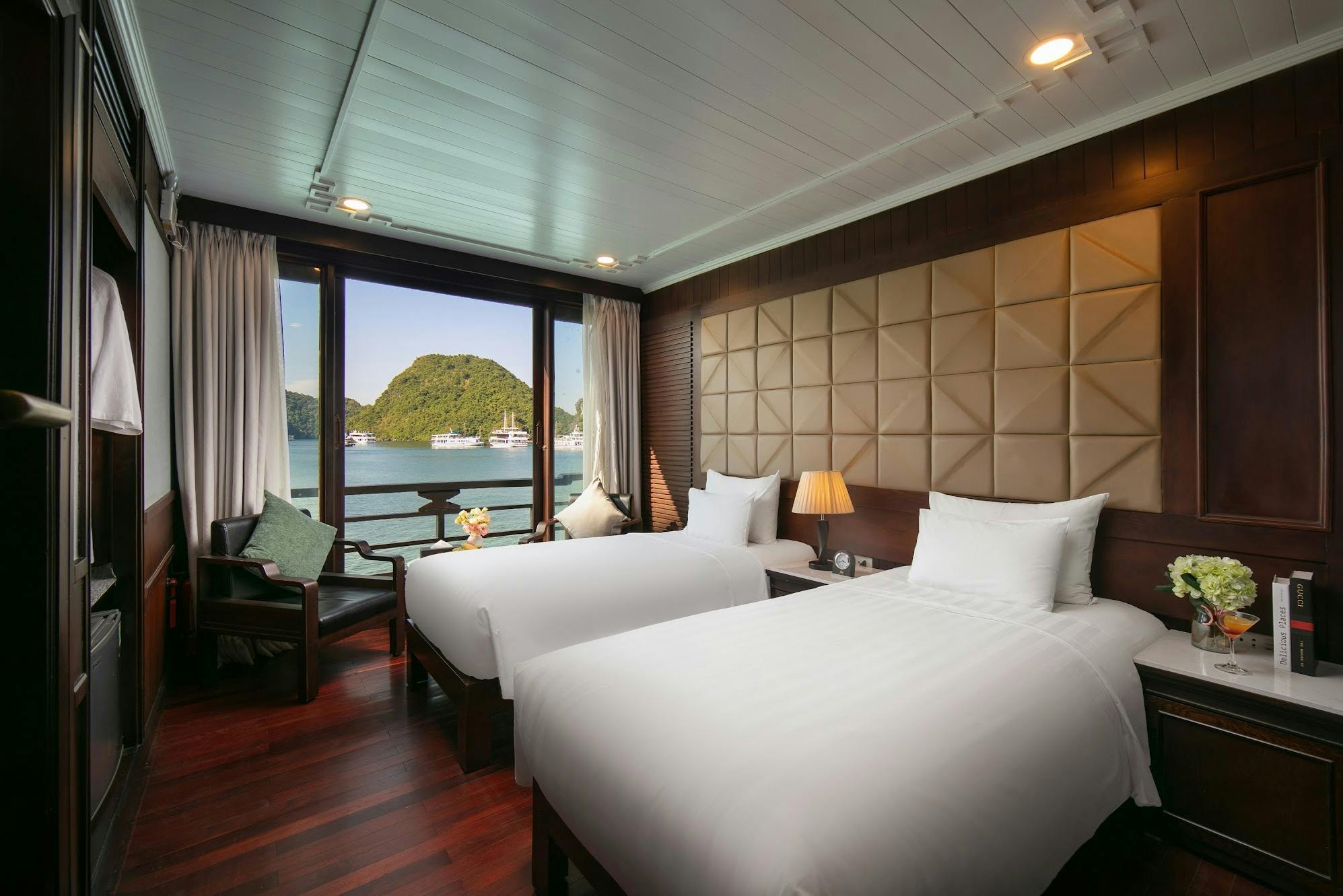 Baia di Ha Long: 2D1N Crociera Mila + Sung Sot e Ti Top + Pasti + Trasferimento opzionale — 7