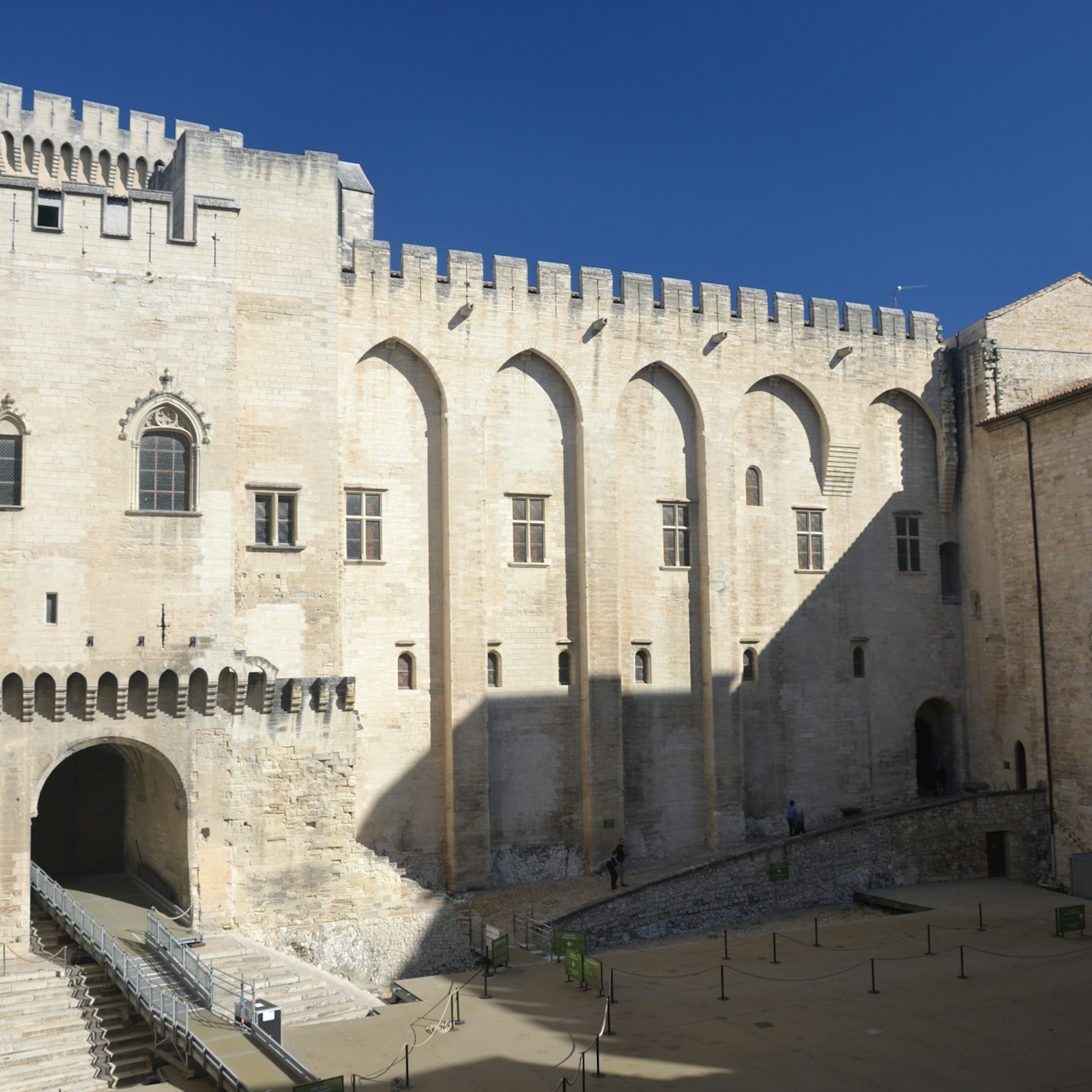 Palais des Papes - Accommodations in Avignon