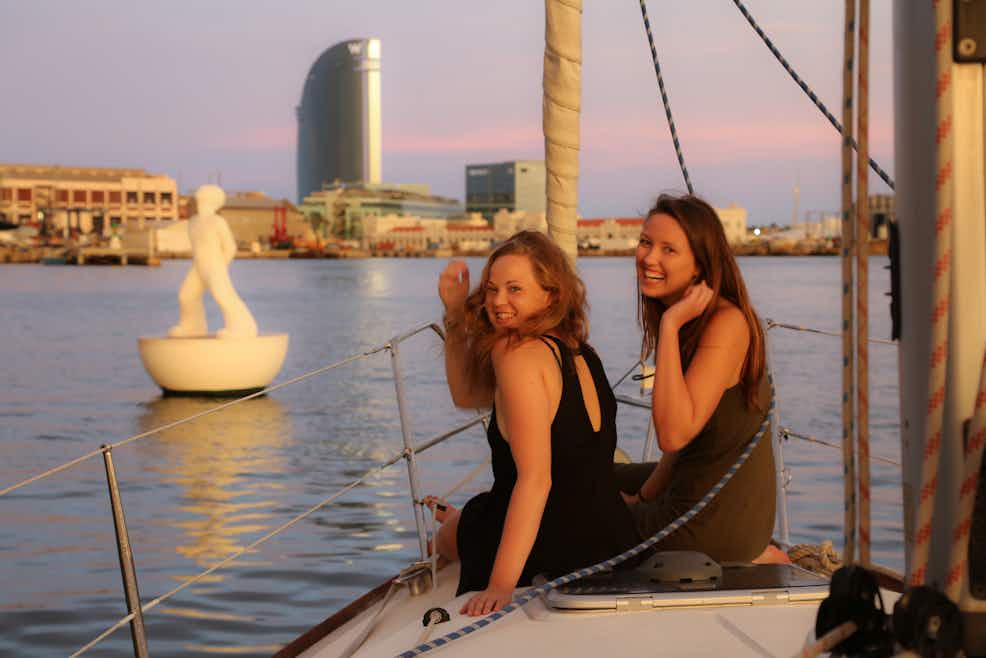 In Barca A Vela Al Tramonto A Barcellona Per 2 Ore