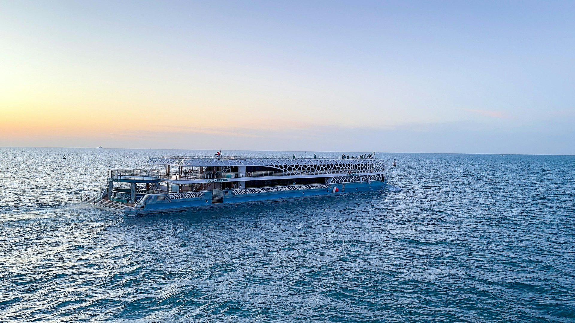 Puerto Deportivo de Dubai: Crucero con cena en el Megayate Lotus