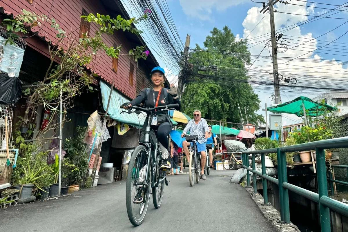 Bangkok: Guided Backstreets & Hidden Gems Bike Tour