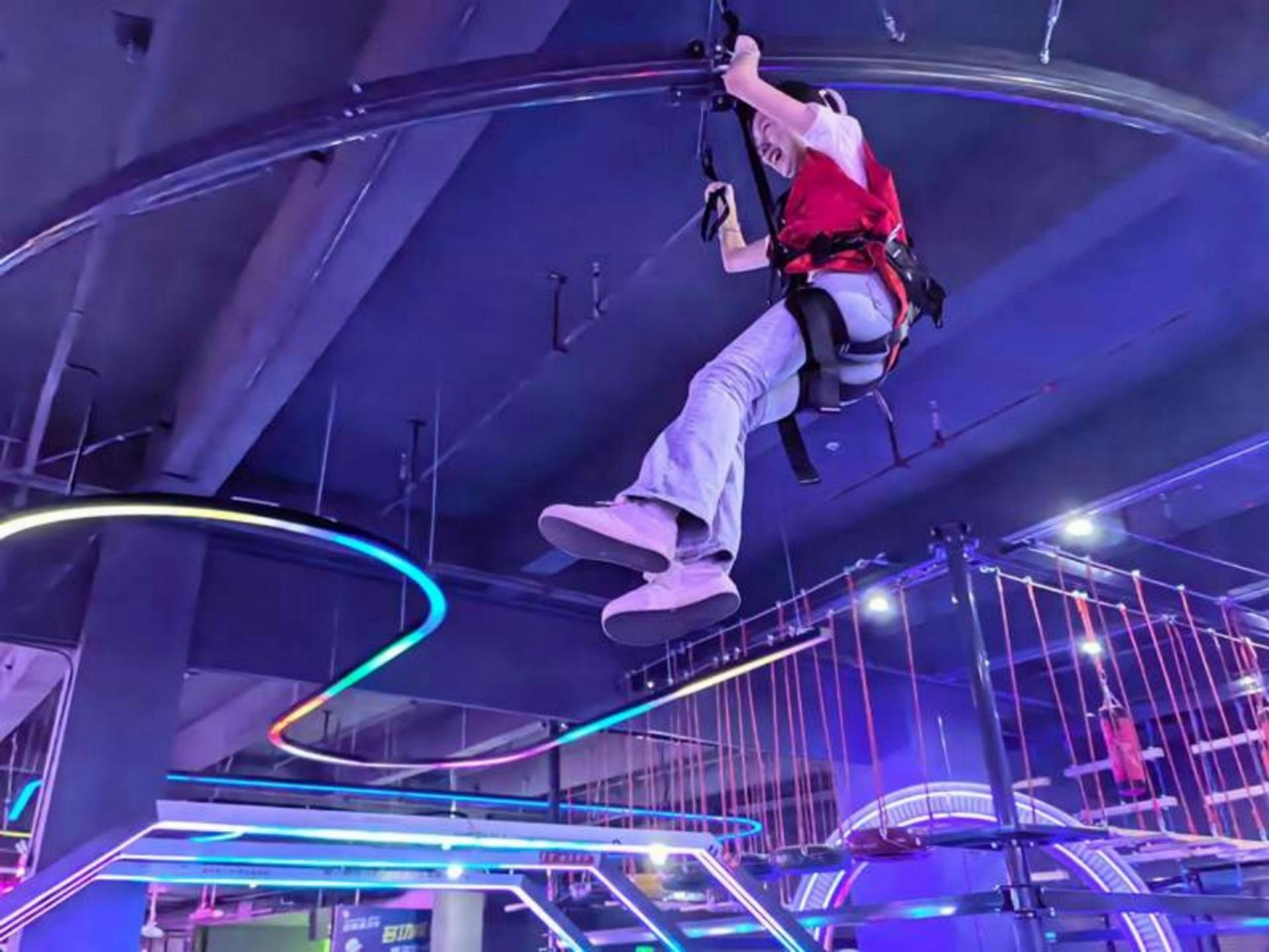 Fun Kunpeng Sports Center Zhuhai: Single Evening Ticket (Valid After 6 PM) - Photo 7