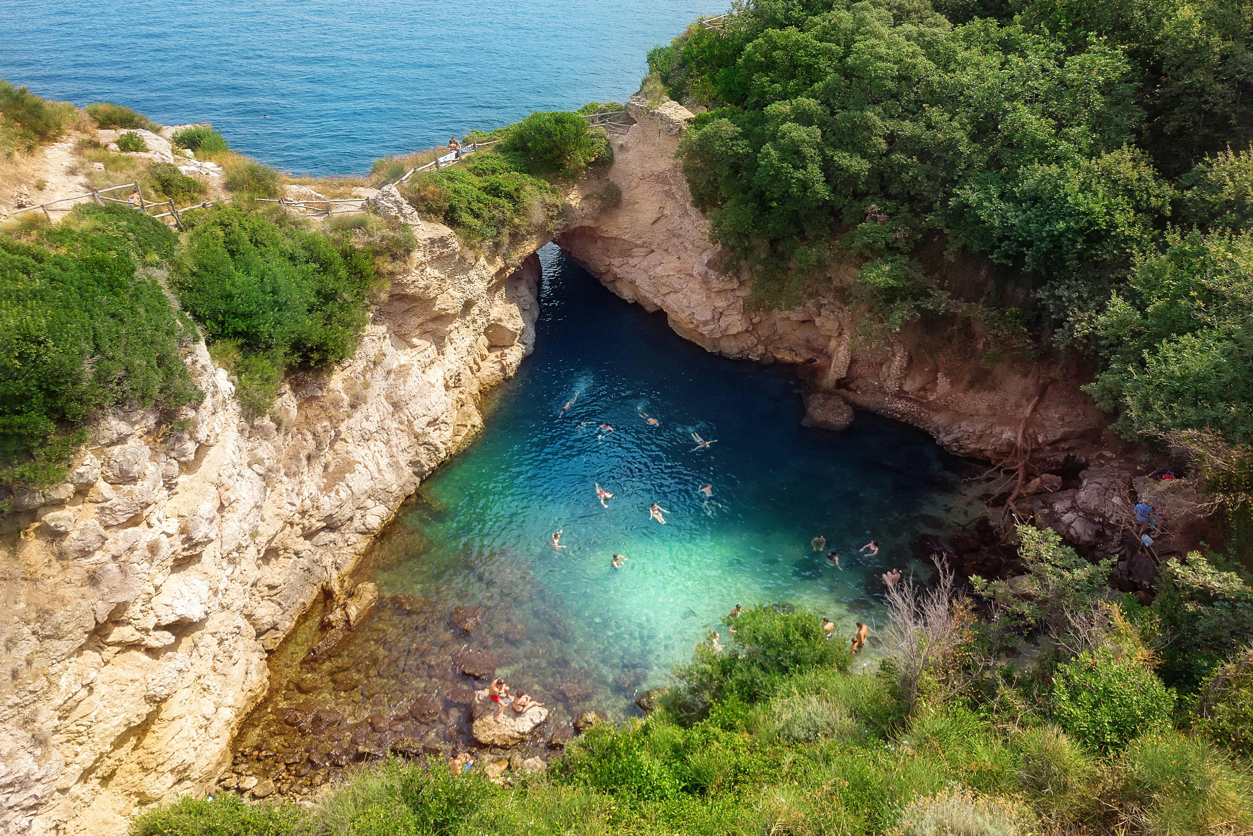 ソレント海岸のジョヴァンナ女王の浴場
