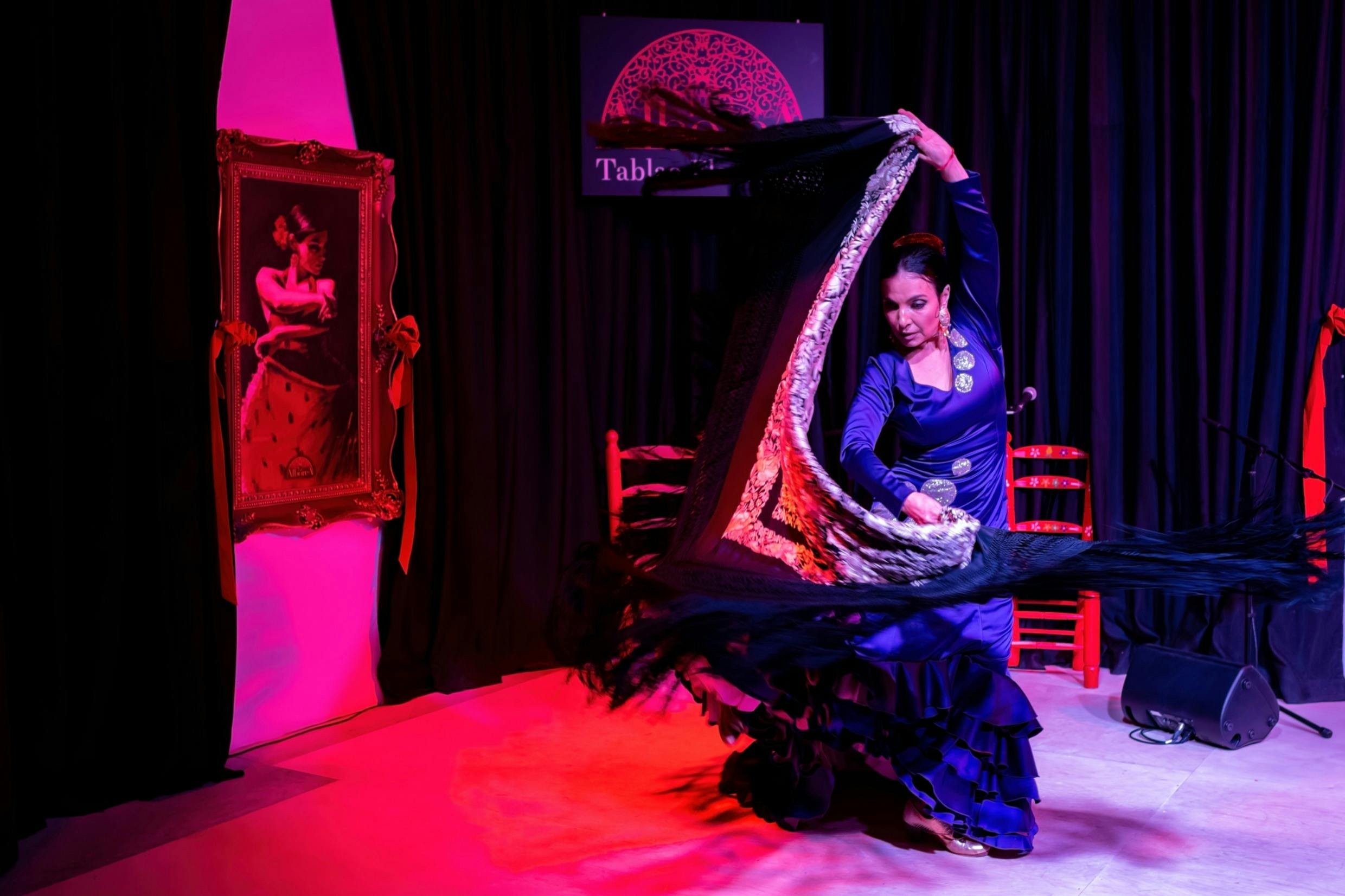 How the shawl looks like in flamenco dancing