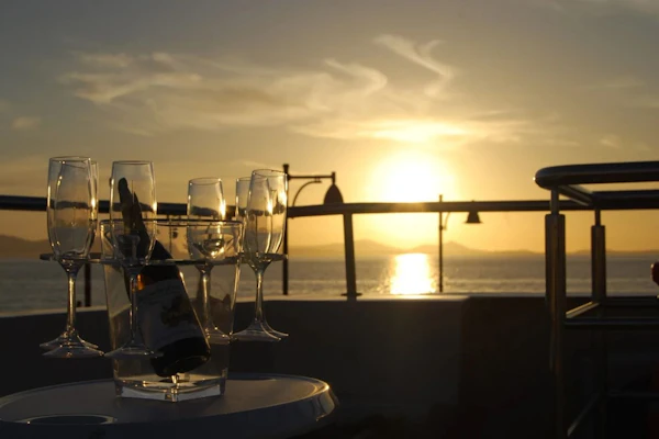 塔索斯岛：日落巡游+ 1杯饮料+游泳站 | 在线订票