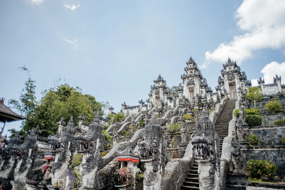 Experience a tour that combines natural beauty and cultural sites for perfect photo opportunities.