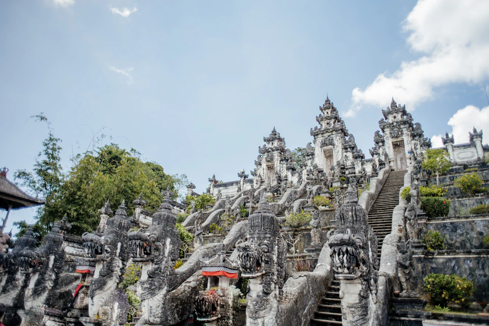 Experience a tour that combines natural beauty and cultural sites for perfect photo opportunities.