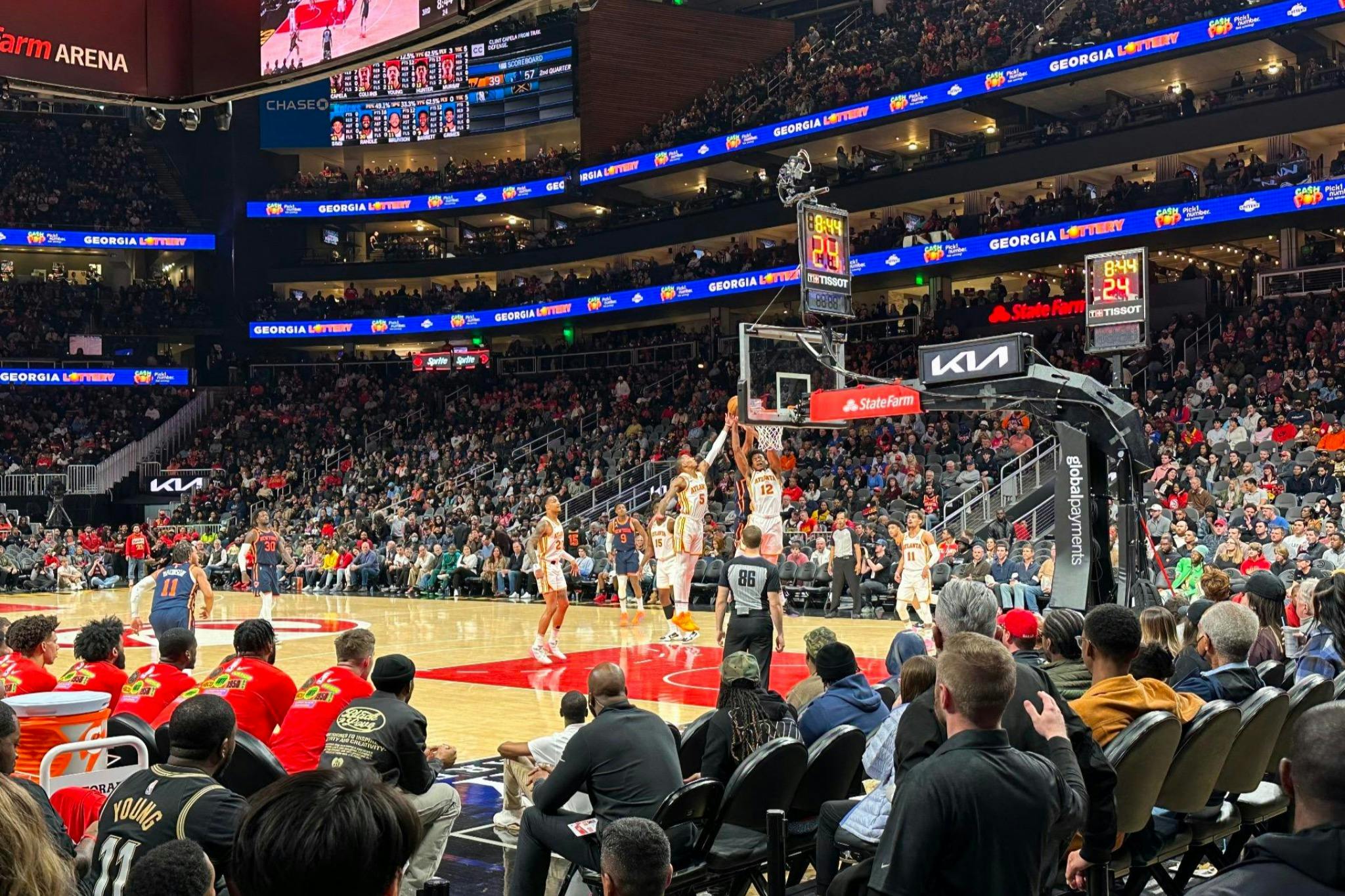 State Farm Arena: Atlanta Hawks Basketball Game - Photo 2