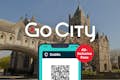 Affichage du Dublin All-Inclusive Pass sur un smartphone avec la cathédrale de Christchurch en arrière-plan