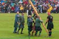 高地运动会（Highland Games）--将一根木棍交给参赛者抛掷。