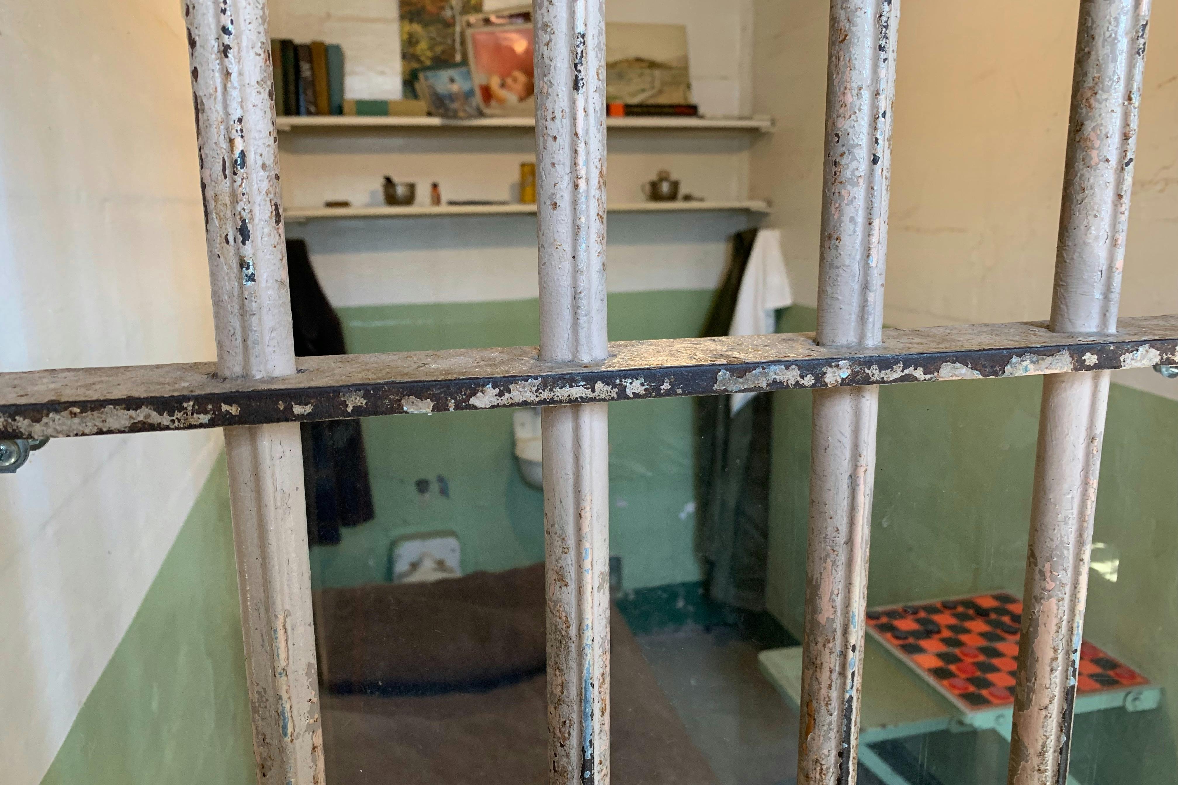 Vězeňská cela v Alcatrazu