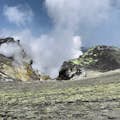 Il cratere di Nord Est dell'Etna in attività di degassamento