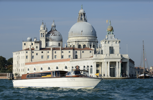 ヴェネツィアからマルコ・ポーロ空港までの水上タクシー(即日発券)