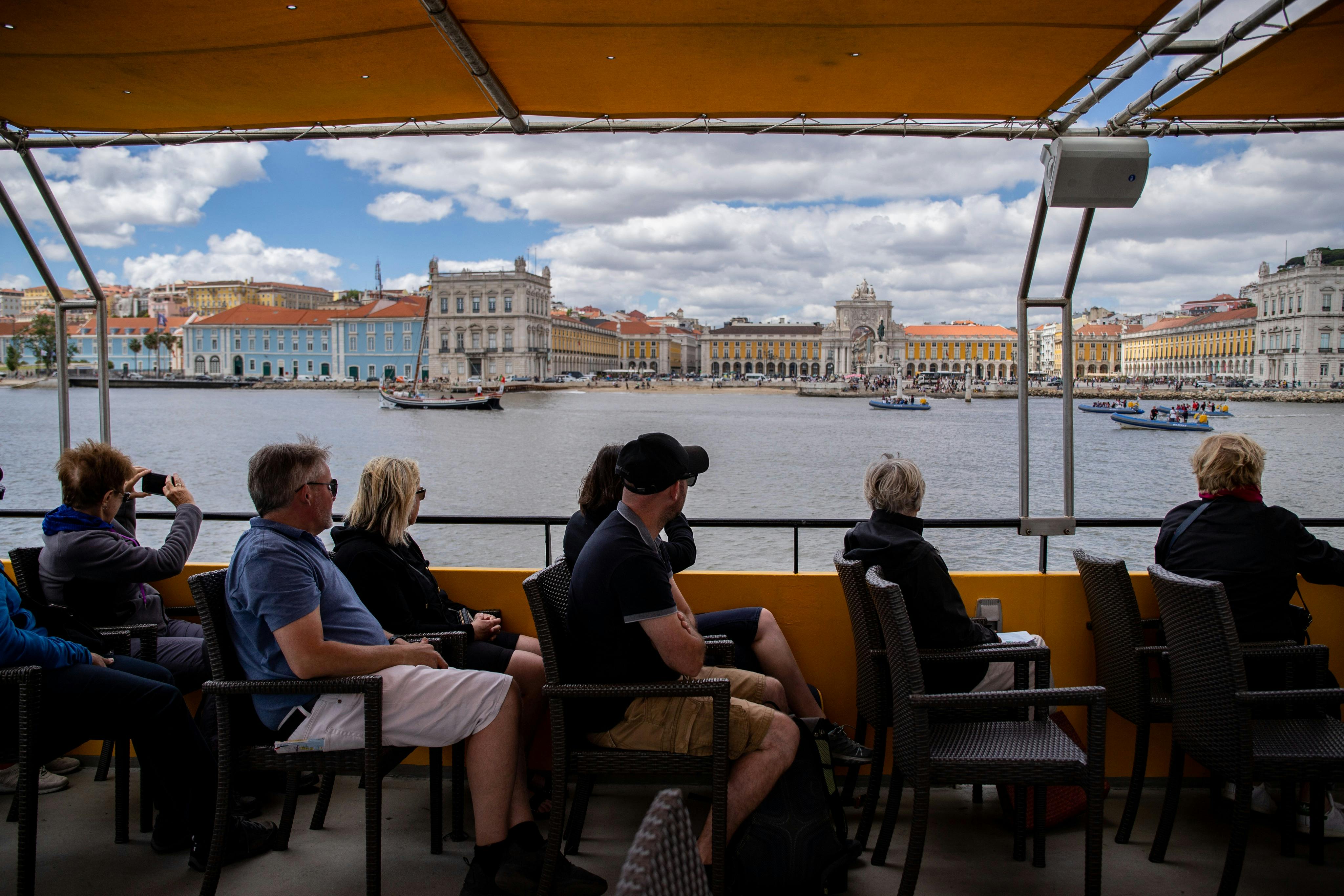 Comércio Square - Yellow Boat Tour