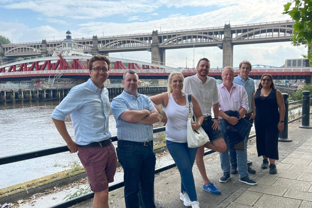 Grupa na Newcastle Qayside